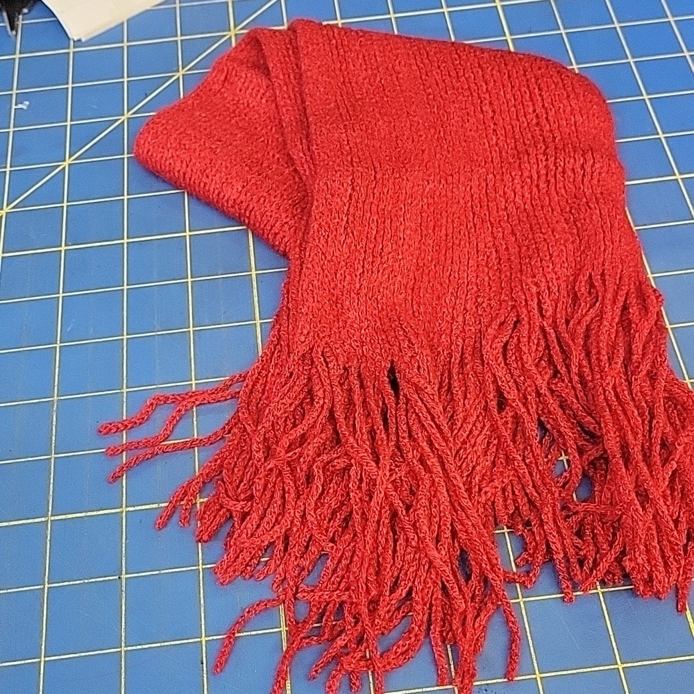 Knit 20" Scarf w 30" w Fringe New - Red